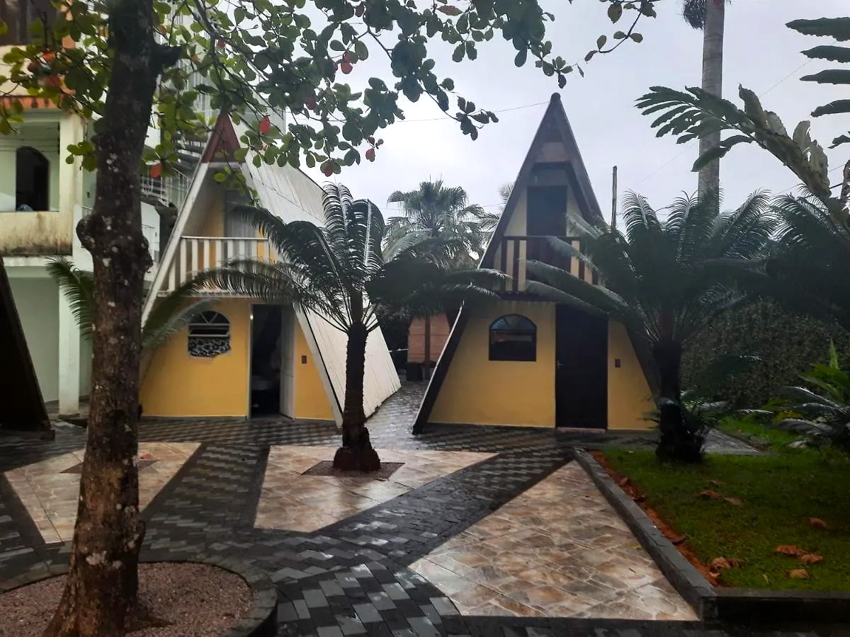 Chalé Monções - Para seus momentos de lazer com tranquilidade e segurança. Praia da Enseada - Ubatuba, a 300 metros do mar.